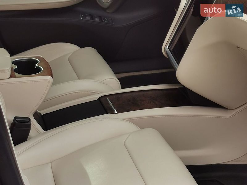 Ліфтбек Tesla Model S 2018 в Прилуках фото 19 Ліфтбек Tesla Model S 2018 в Прилуках