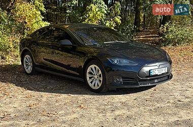 Лифтбек Tesla Model S 2015 в Львове