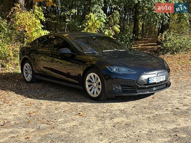 Лифтбек Tesla Model S 2015 в Львове