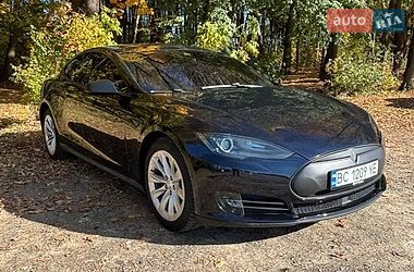 Лифтбек Tesla Model S 2015 в Львове