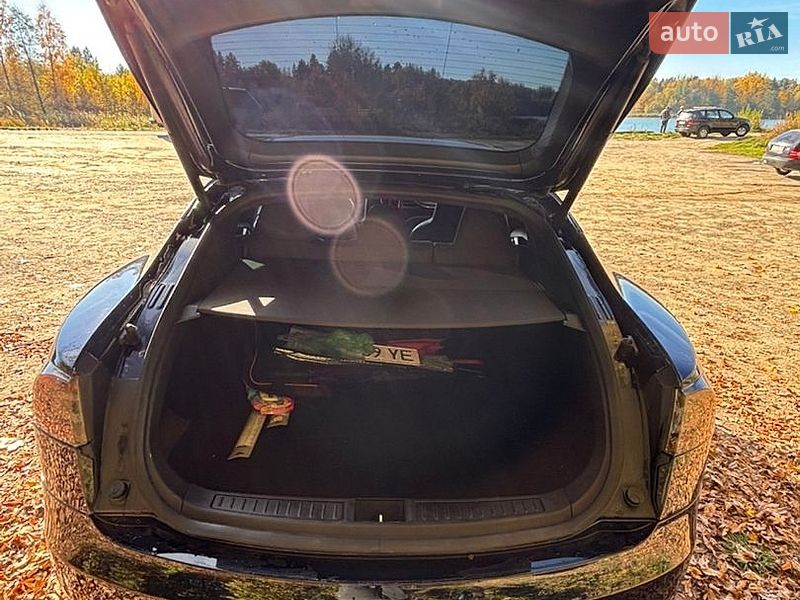 Лифтбек Tesla Model S 2015 в Львове