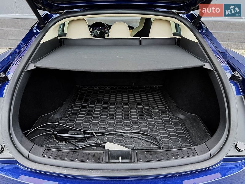 Ліфтбек Tesla Model S 2018 в Києві