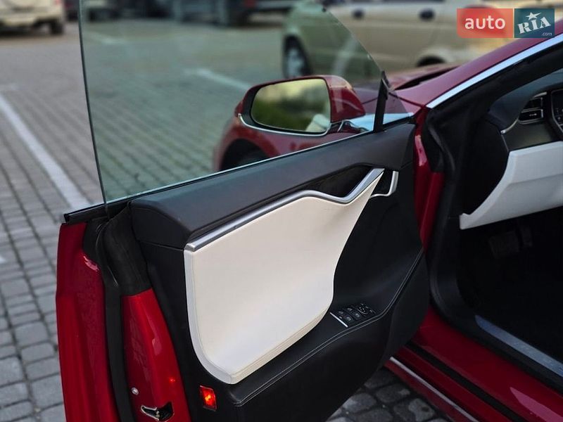 Ліфтбек Tesla Model S 2017 в Львові фото 8 Ліфтбек Tesla Model S 2017 в Львові