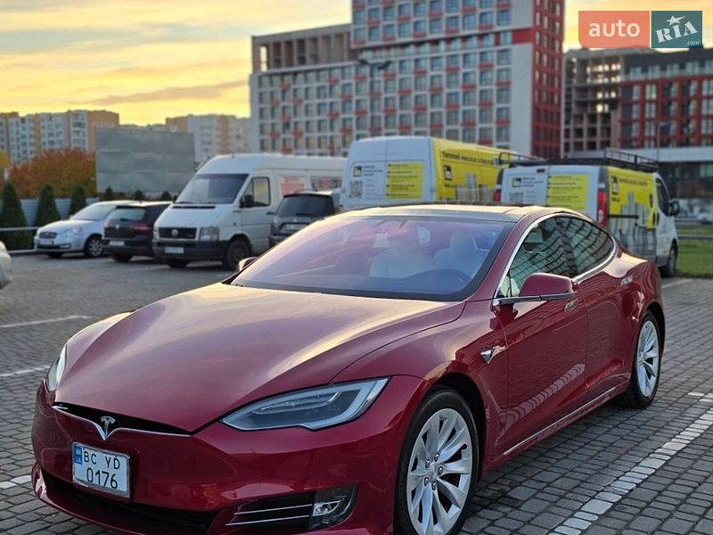 Лифтбек Tesla Model S 2017 в Львове фото Лифтбек Tesla Model S 2017 в Львове