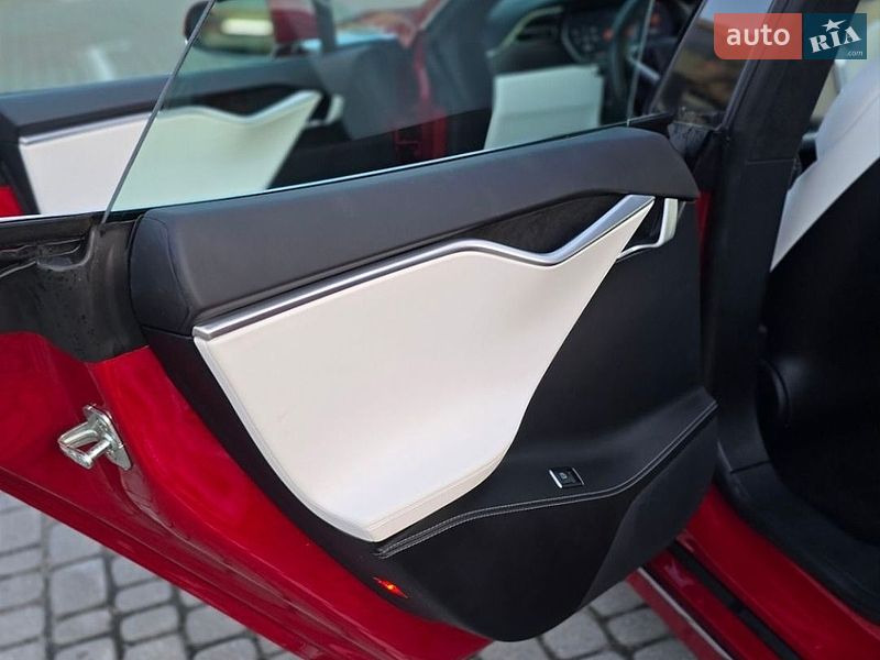 Лифтбек Tesla Model S 2017 в Львове фото 13 Лифтбек Tesla Model S 2017 в Львове