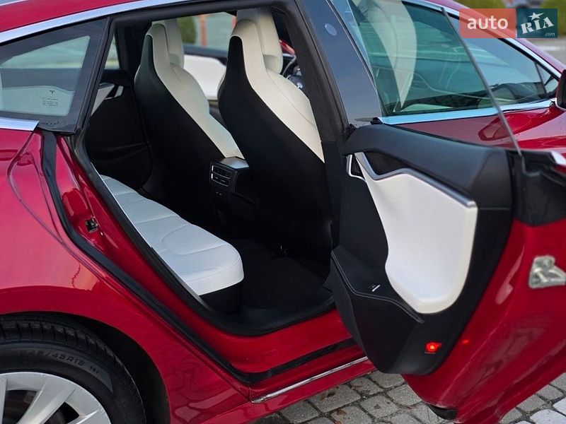 Лифтбек Tesla Model S 2017 в Львове фото 17 Лифтбек Tesla Model S 2017 в Львове
