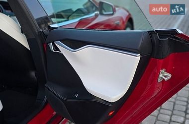 Ліфтбек Tesla Model S 2017 в Львові фото 18 Ліфтбек Tesla Model S 2017 в Львові