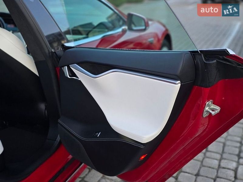Ліфтбек Tesla Model S 2017 в Львові фото 18 Ліфтбек Tesla Model S 2017 в Львові