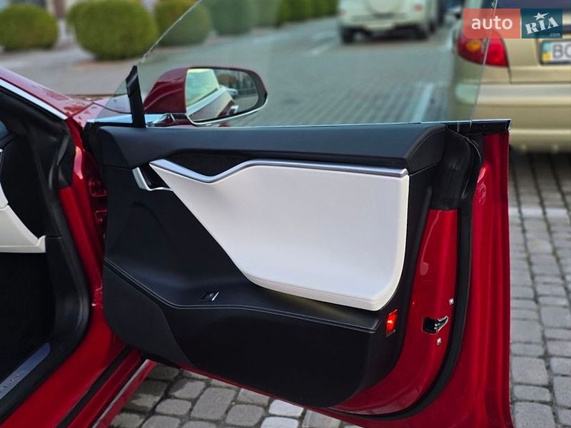 Ліфтбек Tesla Model S 2017 в Львові фото 21 Ліфтбек Tesla Model S 2017 в Львові