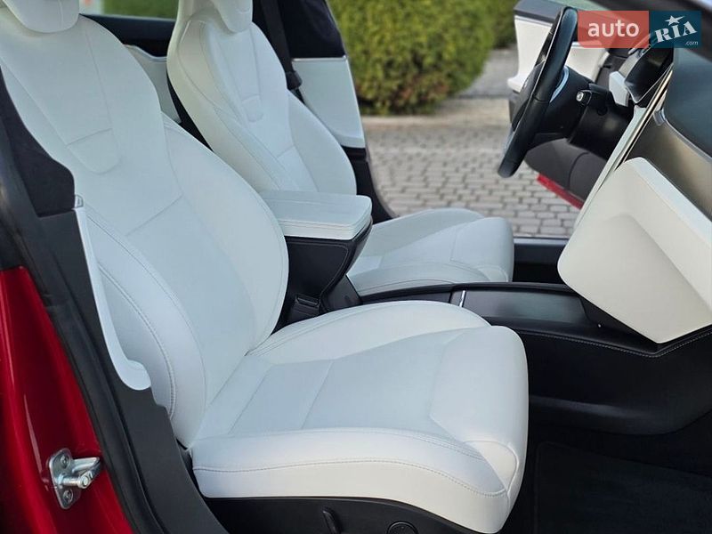 Ліфтбек Tesla Model S 2017 в Львові фото 23 Ліфтбек Tesla Model S 2017 в Львові