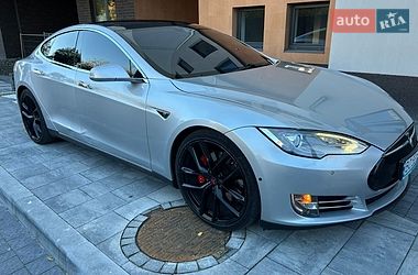 Лифтбек Tesla Model S 2015 в Львове