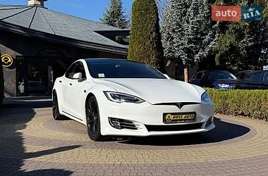 Лифтбек Tesla Model S 2019 в Львове