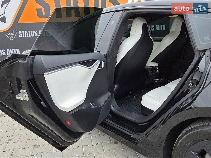 Ліфтбек Tesla Model S 2017 в Хмельницькому