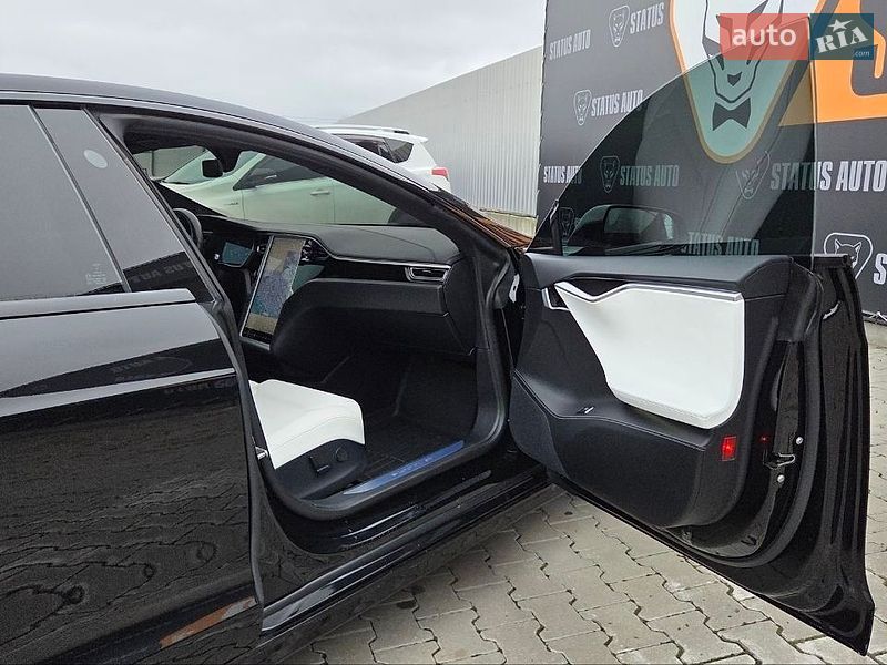 Ліфтбек Tesla Model S 2017 в Хмельницькому