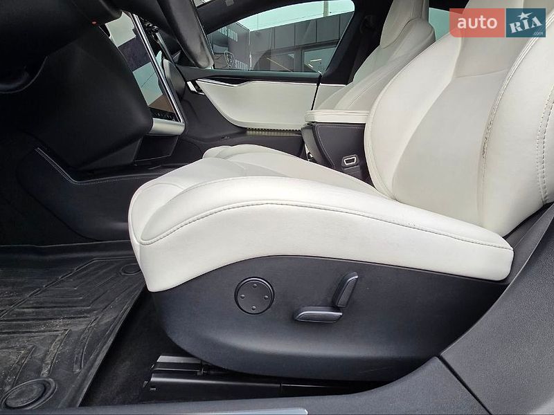 Ліфтбек Tesla Model S 2017 в Хмельницькому