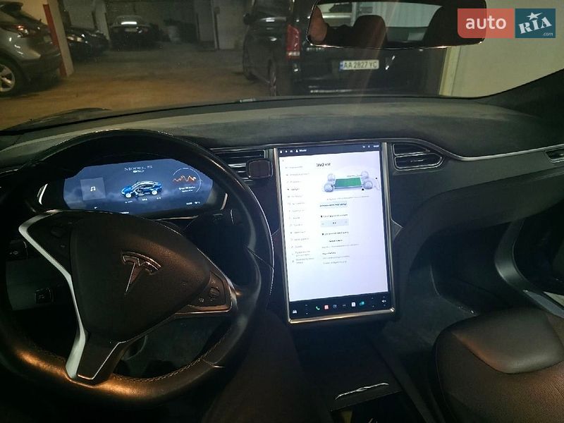 Лифтбек Tesla Model S 2016 в Киеве