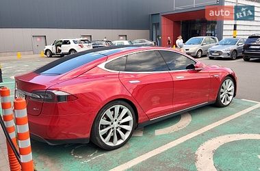 Ліфтбек Tesla Model S 2015 в Києві