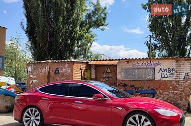 Ліфтбек Tesla Model S 2015 в Києві