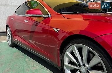 Ліфтбек Tesla Model S 2015 в Києві