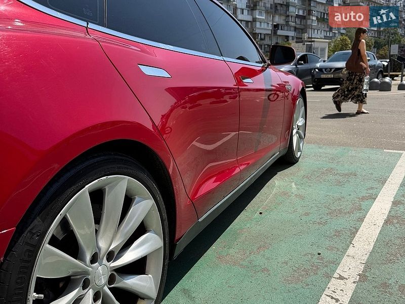 Ліфтбек Tesla Model S 2015 в Києві
