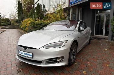 Лифтбек Tesla Model S 2016 в Львове