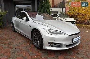 Лифтбек Tesla Model S 2016 в Львове