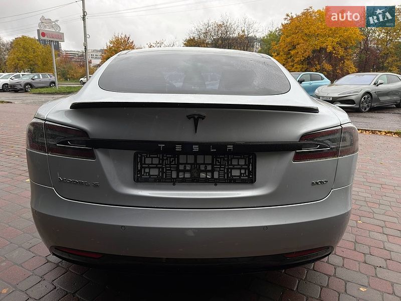 Лифтбек Tesla Model S 2016 в Львове