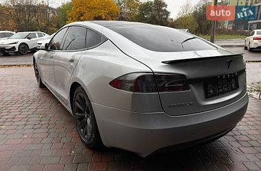 Лифтбек Tesla Model S 2016 в Львове