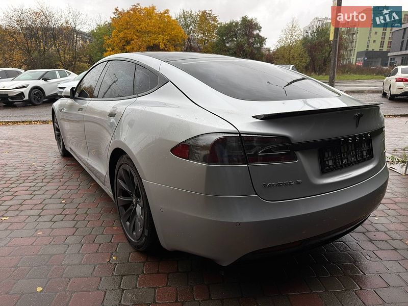 Лифтбек Tesla Model S 2016 в Львове