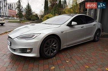 Лифтбек Tesla Model S 2016 в Львове