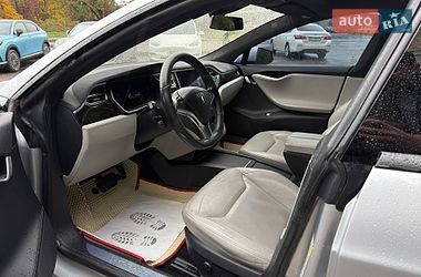 Лифтбек Tesla Model S 2016 в Львове