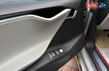 Лифтбек Tesla Model S 2016 в Львове