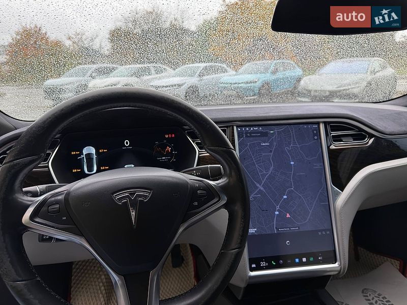 Лифтбек Tesla Model S 2016 в Львове