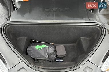 Лифтбек Tesla Model S 2016 в Львове