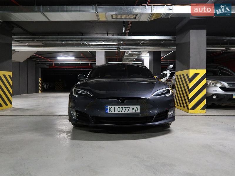 Лифтбек Tesla Model S 2016 в Ивано-Франковске