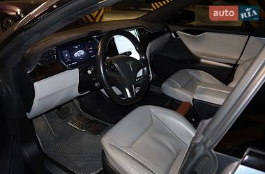 Лифтбек Tesla Model S 2016 в Ивано-Франковске