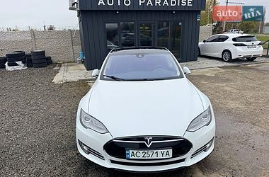 Лифтбек Tesla Model S 2015 в Луцке
