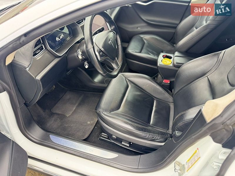 Лифтбек Tesla Model S 2015 в Луцке