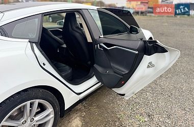 Лифтбек Tesla Model S 2015 в Луцке