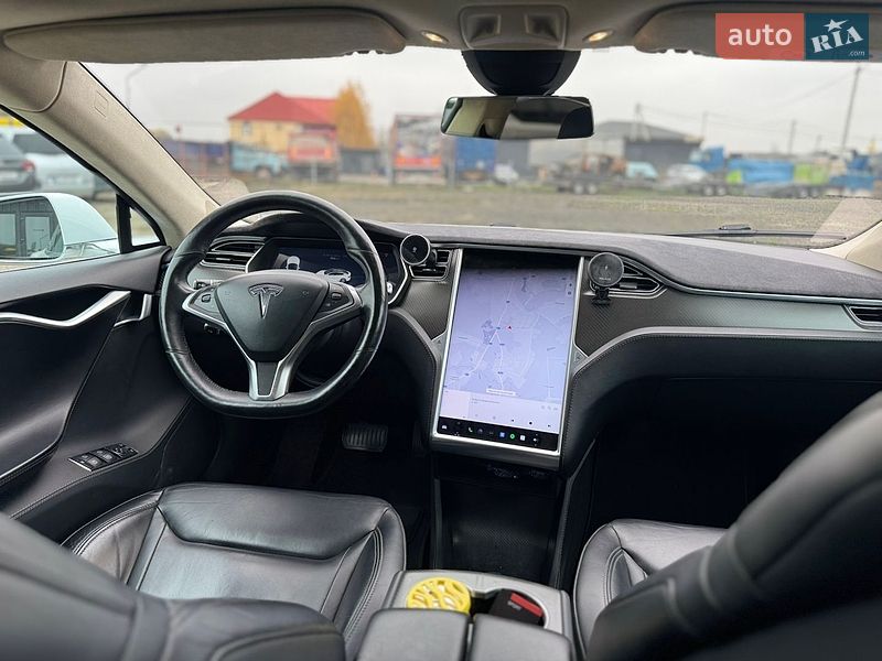 Лифтбек Tesla Model S 2015 в Луцке