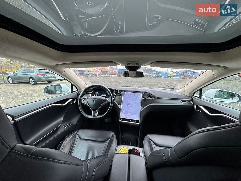Лифтбек Tesla Model S 2015 в Луцке