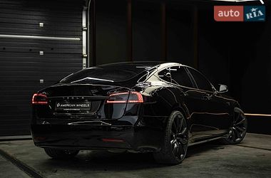 Лифтбек Tesla Model S 2018 в Черновцах