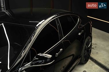 Лифтбек Tesla Model S 2018 в Черновцах