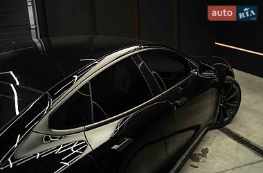 Лифтбек Tesla Model S 2018 в Черновцах