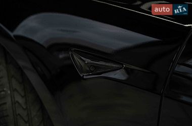 Лифтбек Tesla Model S 2018 в Черновцах