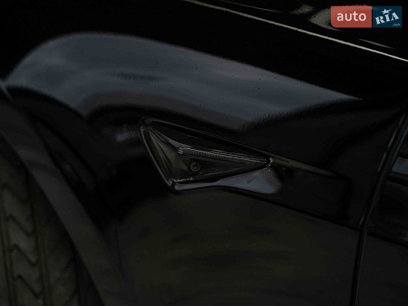 Лифтбек Tesla Model S 2018 в Черновцах