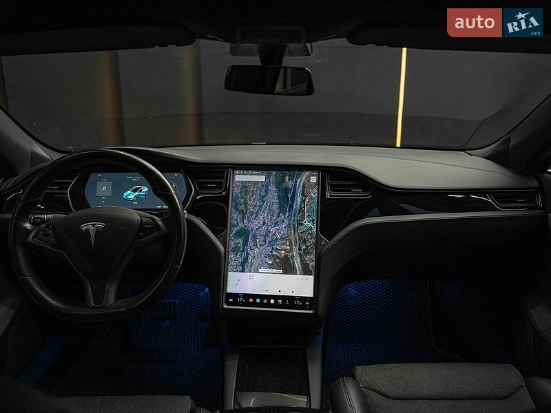 Лифтбек Tesla Model S 2018 в Черновцах
