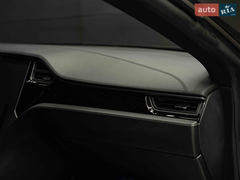 Лифтбек Tesla Model S 2018 в Черновцах