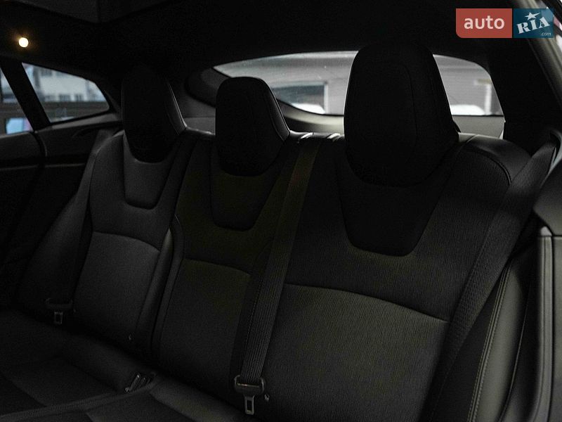 Лифтбек Tesla Model S 2018 в Черновцах