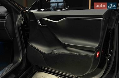 Лифтбек Tesla Model S 2018 в Черновцах
